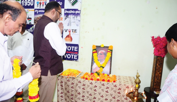 ఆదర్శప్రాయుడు ఆంధ్ర కేసరి