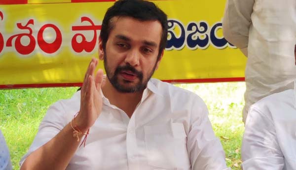 గిరి పుత్రులను మభ్యపెట్టిన వైసిపి