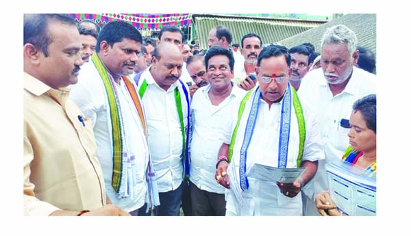 పలుకువలసలో గడపగడపకు మన ప్రభుత్వం