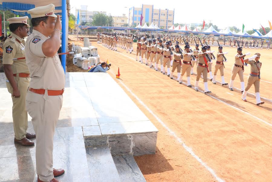 పరేడ్‌ రిహార్సల్‌ పరిశీలించిన ఎస్పీ