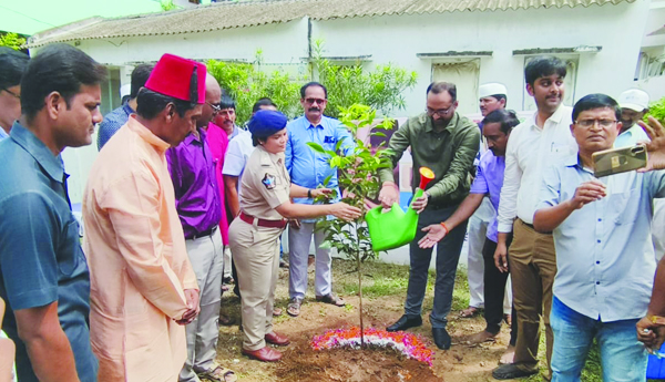 స్వాతంత్య్ర మహోత్సవంలో భాగస్వాములు కావాలి