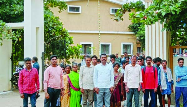 రోడ్డు పనులు చేపట్టాలి