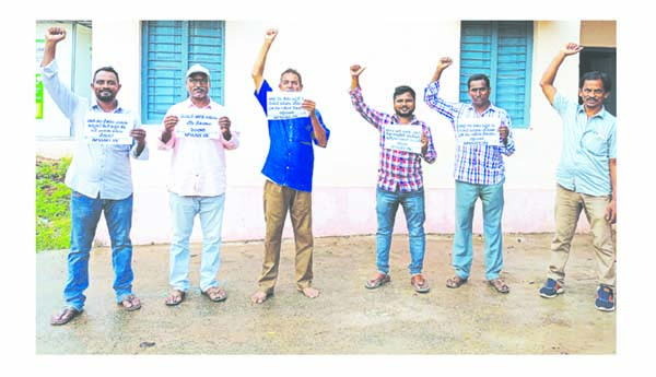 ఎంఆర్‌సి సిబ్బంది నిరసన