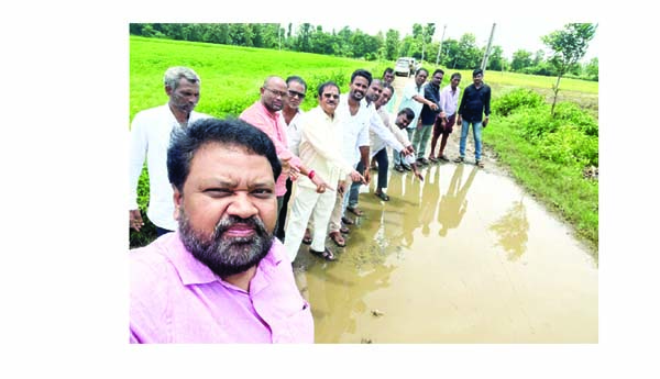 దురుద్దేశంతోనే రోడ్డు పనులు నిలిపేశారు