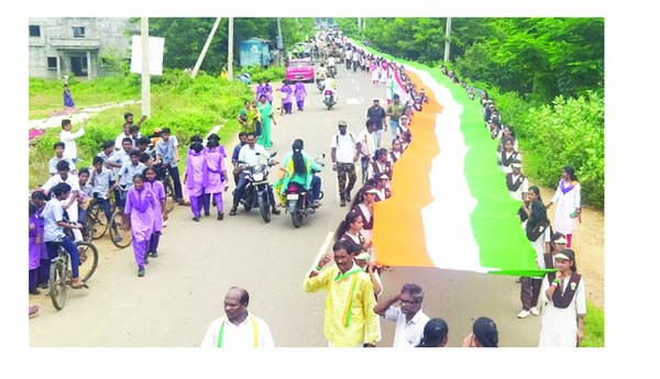 వాడవాడలా మువ్వన్నెల జెండా రెపరెపలు