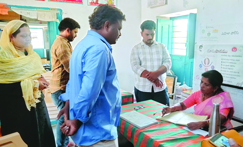 సచివాలయాల్లో తనిఖీ