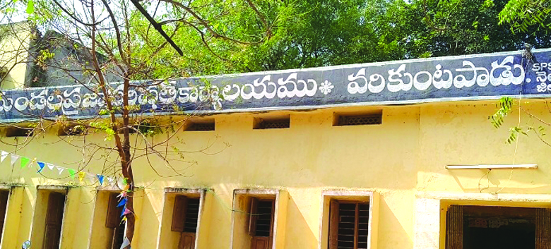 24 పంచాయతీలకు 9మందే కార్యదర్శులు..