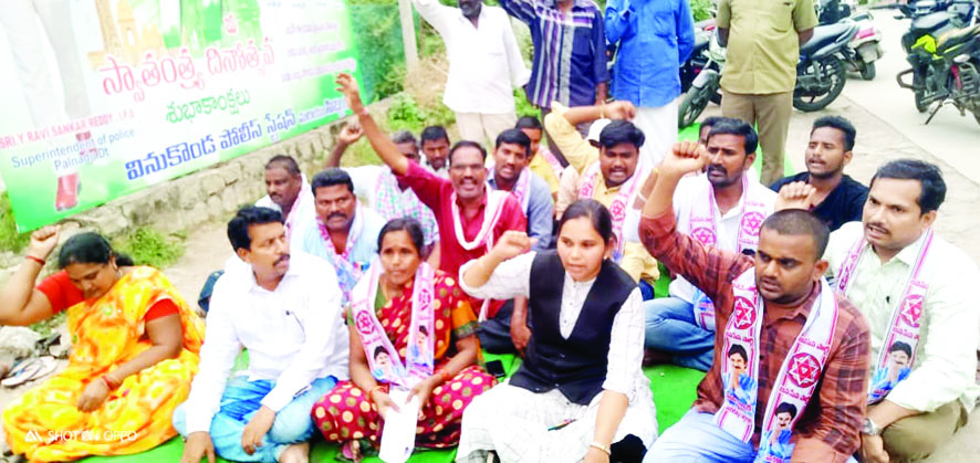 'కోలా వీరాంజనేయులుపై కేసు నమోదు చేయండి'