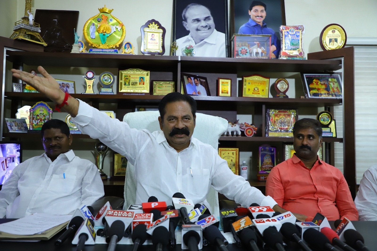 నిరూపిస్తే యావదాస్తి ఇచ్చేస్తా : ఎమ్మెల్యే