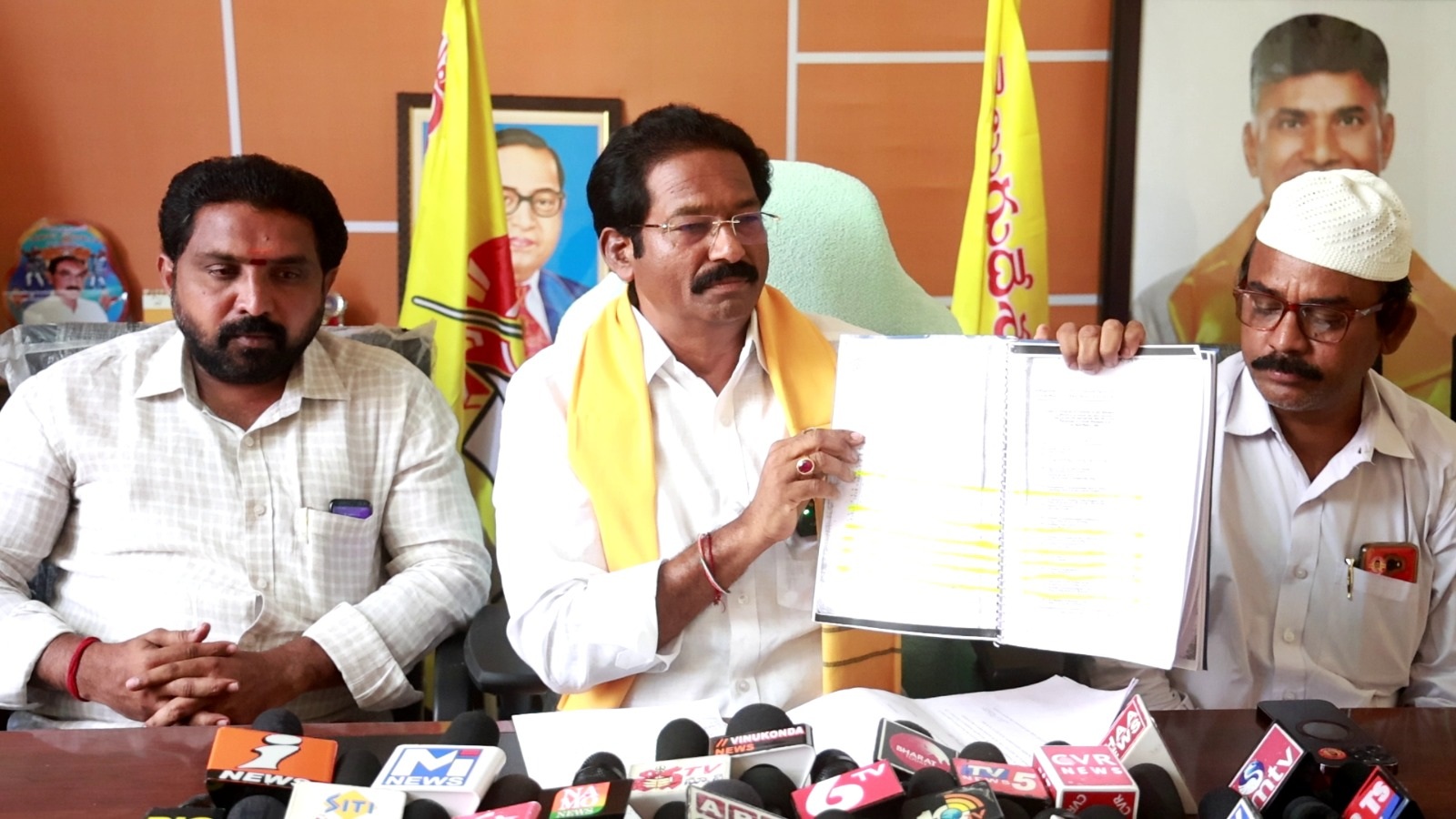 భూములను మింగేస్తున్న ఎమ్మెల్యే : టిడిపి