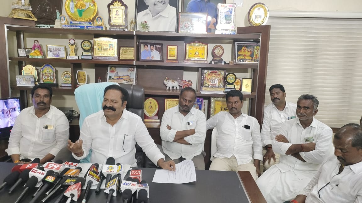 ముద్ద కోసం ఎదురు చూసే జనం లేరు