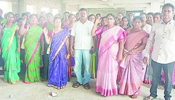 విఒఎలకు కనీస వేతనమివ్వాలి