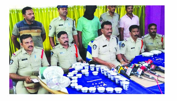 12 ఇళ్లను దోచేసిన దొంగ అరెస్టు