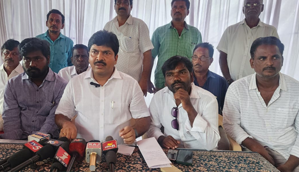 /Musalam-in-YCP-Three-more-councilors-resigned