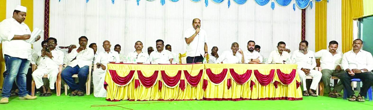 మాట్లాడుతున్న ఎర్రకోట జగన్మోహన్‌ రెడ్డి