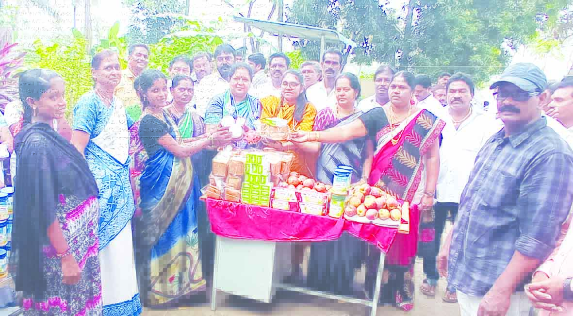 గర్భిణులకు, బాలింతలకు పౌష్టికాహారం పంపిణీ