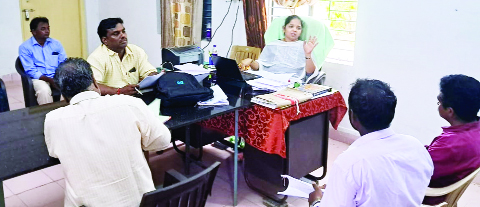 భూ రీ సర్వేకు రికార్డులు పక్కాగా సిద్ధం చేయండి: తహశీల్దారు