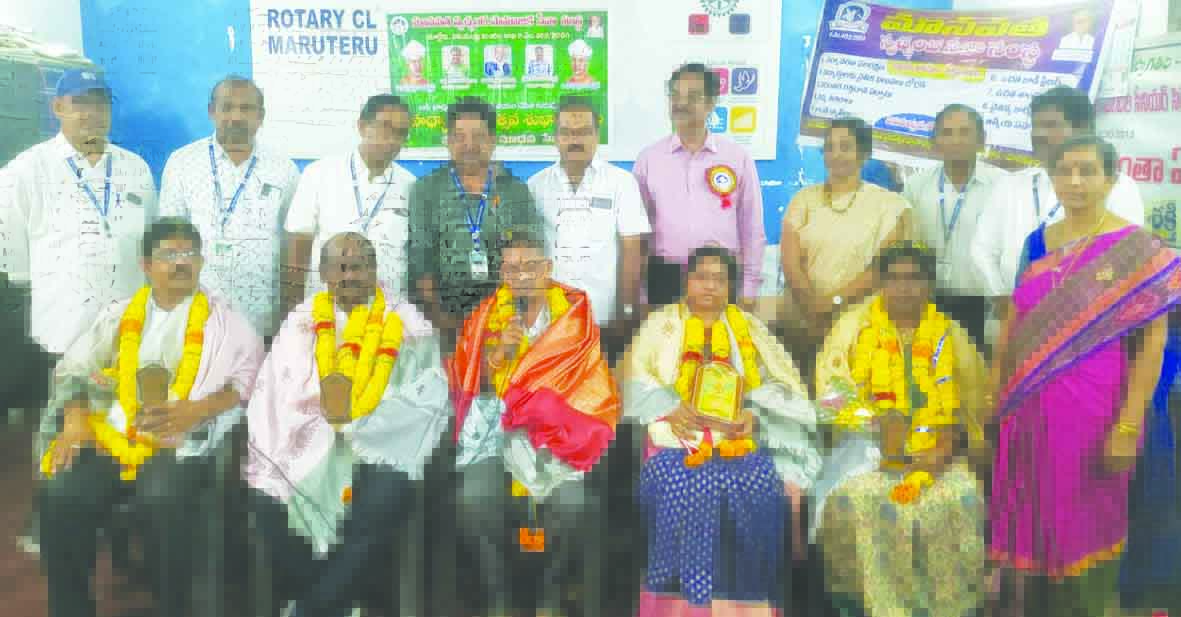 ఉత్తమ ఉపాధ్యాయులకు సత్కారం