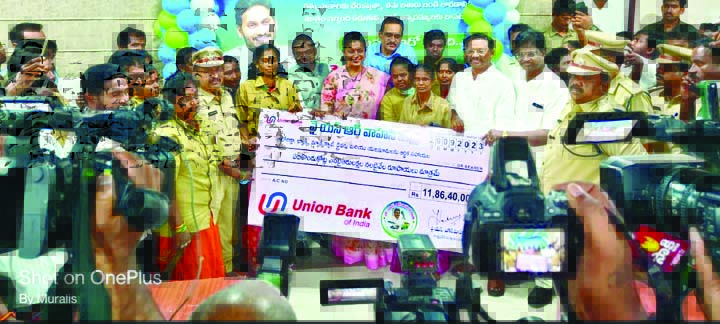 4,834 మందికి వాహనమిత్ర:ఆర్‌టివో