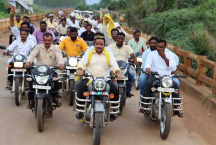టిడిపి బైక్‌ ర్యాలీ