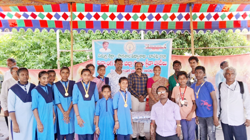 జిల్లాస్ధాయి పోటీల్లో విజేతలైన నాగులపాలెం బధిరుల పాఠశాల విద్యార్ధులు
