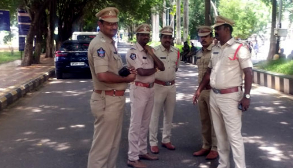 విద్యార్థులు ఆందోళనలకు దిగకుండా ముందస్తు కట్టడి చర్యలు