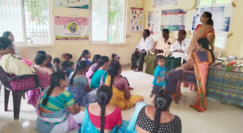 గంగవరంలో పౌష్టికాహారం గురించి మాట్లాడుతున్న ఎంపిటిసి రాజగోపాల్‌రెడ్డి