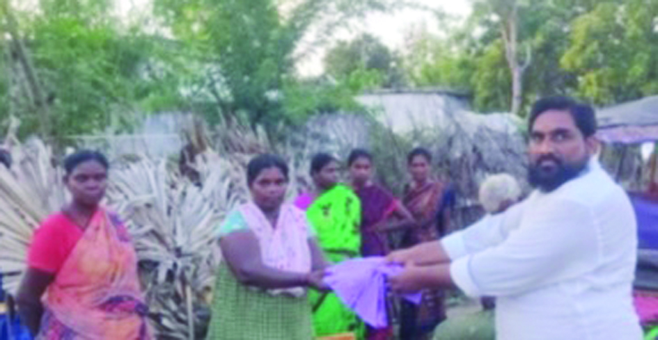 పేదలకు దుస్తులు పంపిణీ
