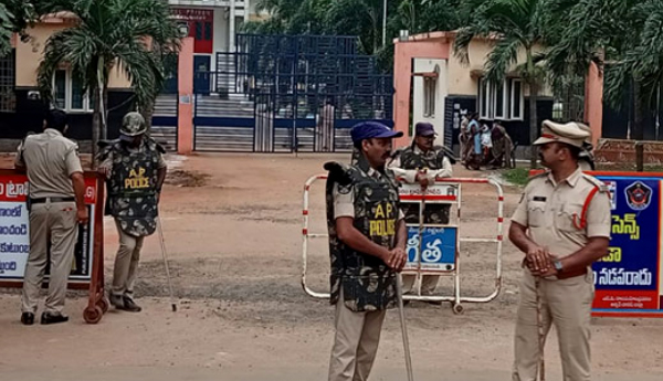 సెలువుపై రాజమహేంద్రవరం జైలు సూపరింటెండెంట్‌