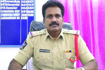 గూడూరు రూరల్‌ సి ఐ దశరధ రామారావు 