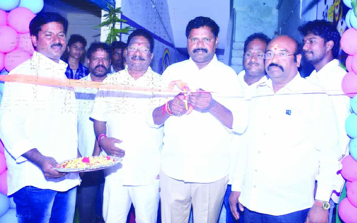 పాలకొల్లులో కిడ్స్‌ ప్లే జోన్‌ ప్రారంభం