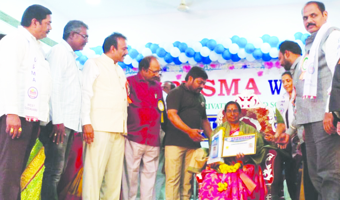 జిల్లా ఉత్తమ ఉపాధ్యాయురాలు రేణుకకు సత్కారం
