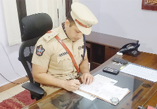 బాధ్యతలు స్వీకరిస్తున్న సిద్థార్థ్‌ కౌశల్‌