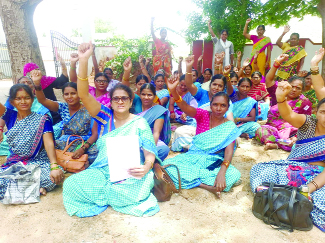 అంగన్వాడీలపై పెట్టిన కేసులు ఎత్తివేయాలి  