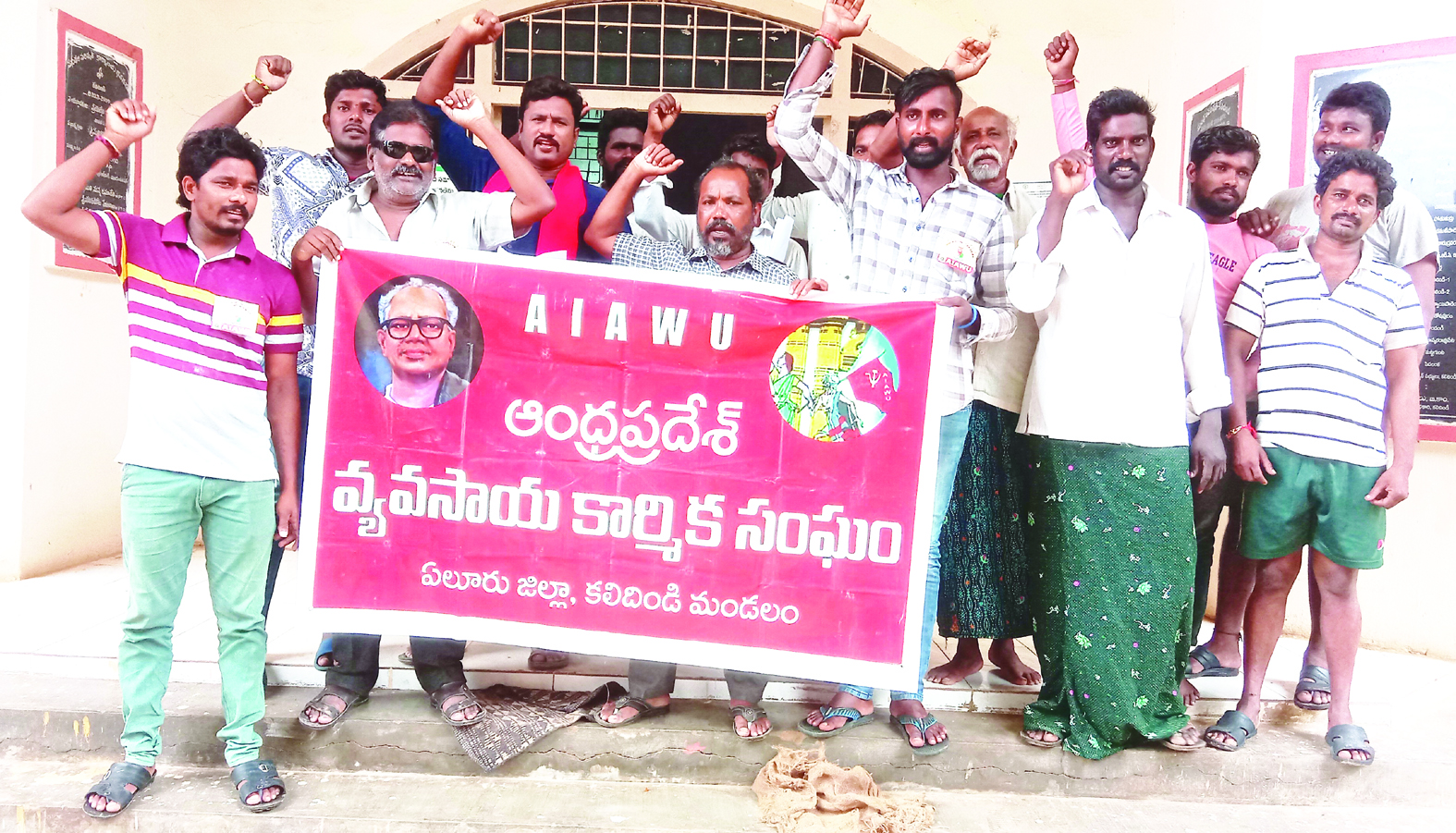 సమస్యలు పరిష్కరించాలని ధర్నా