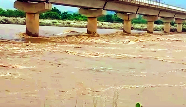 వంశధార ఉధృతి - మొదటి ప్రమాద హెచ్చరిక జారీ