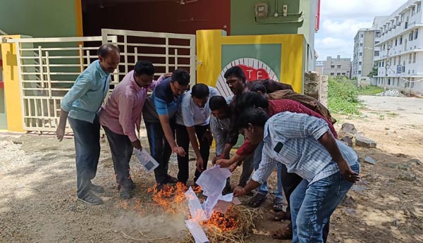 ఒపిఎస్‌ అమలు చేయాల్సిందే - ఉపాధ్యాయుల ఆందోళనలు