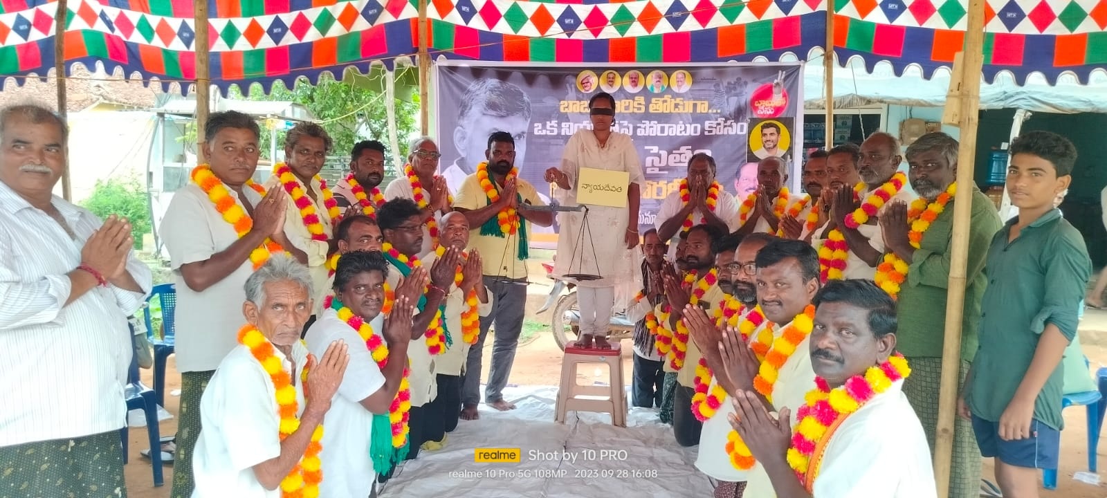 కొనసాగుతున్న టిడిపి నిరసన దీక్షలు