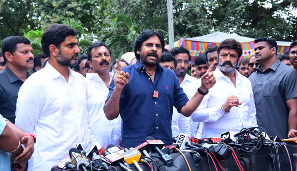 టిడిపితో కలిసే పోటీ- స్పష్టతనిచ్చిన జనసేన అధినేత పవన్‌కళ్యాణ్‌