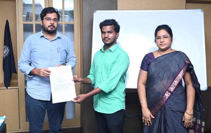 కారుణ్య నియామక పత్రం అందజేత