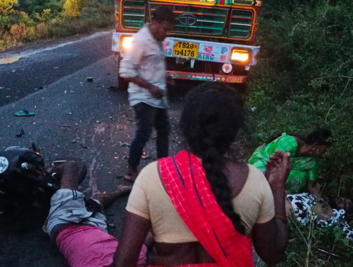 రోడ్డు ప్రమాదంలో ఇద్దరు మృతి