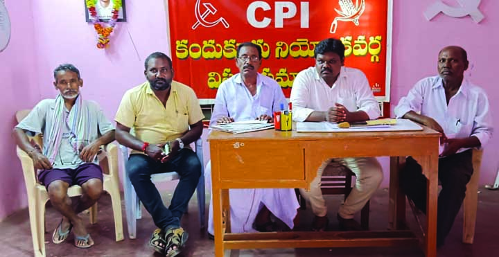 దళితుల భూములను కాపాడాలి