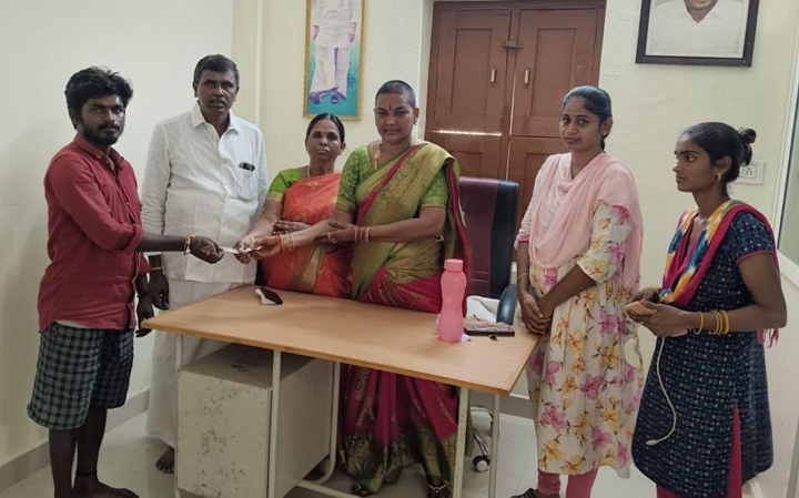 నూతన పింఛన్లు పంపిణీ