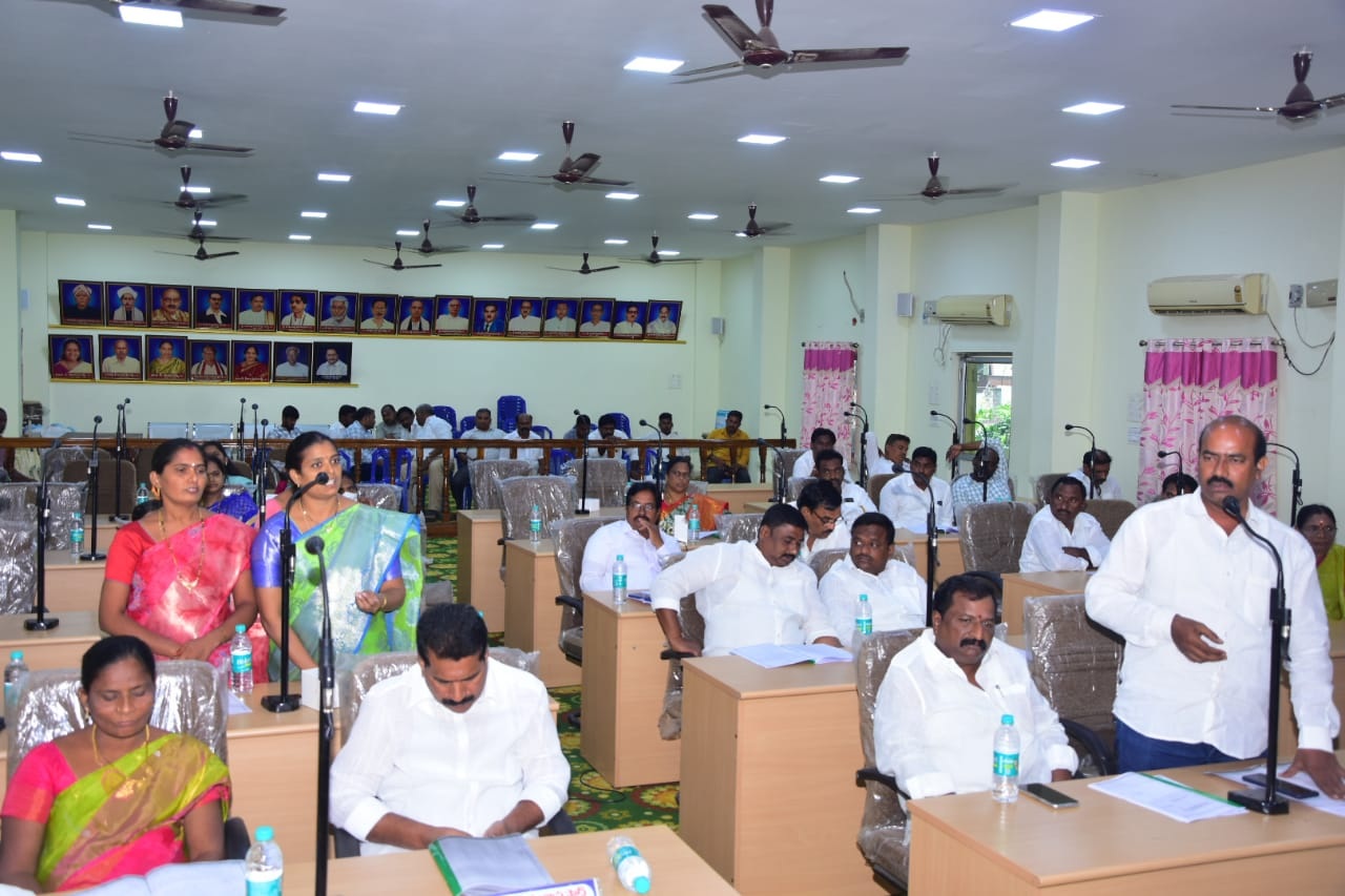 సమస్యలపై సమావేశంలో కౌన్సిలర్ల ఏకరువు