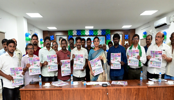 ప్రజాశక్తి పత్రిక మరింత అభివృద్ధి చెందాలి - కలెక్టర్‌ ప్రశాంతి