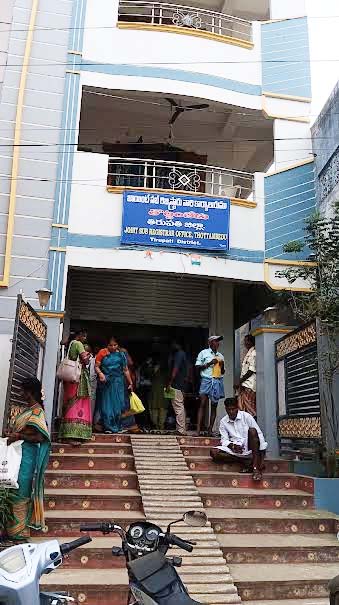 స్టాంపులు కోసం పడిగాపులు