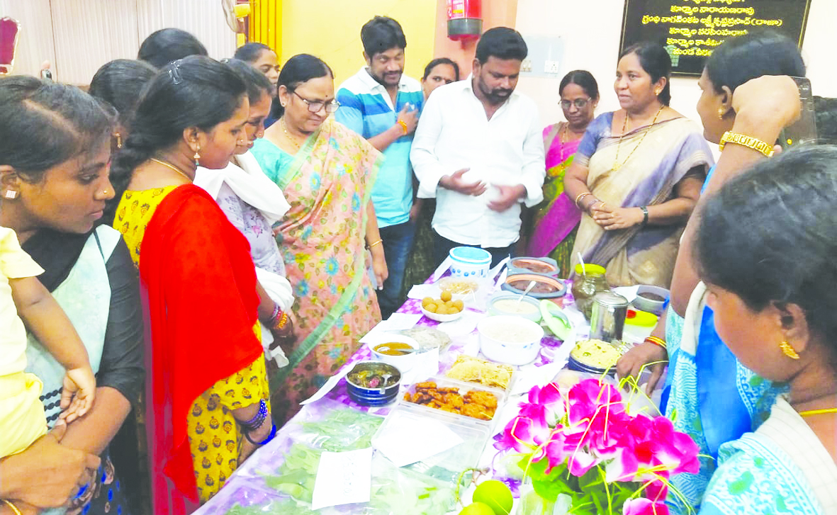 గర్భిణులు, బాలింతలు పౌష్టికాహారం తీసుకోవాలి