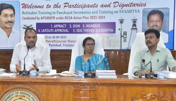 పాలనలో పంచాయతీ కార్యదర్శుల పాత్ర కీలకం