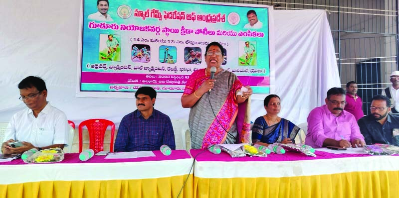 విద్యార్థులు క్రీడల్లో రాణించాలి