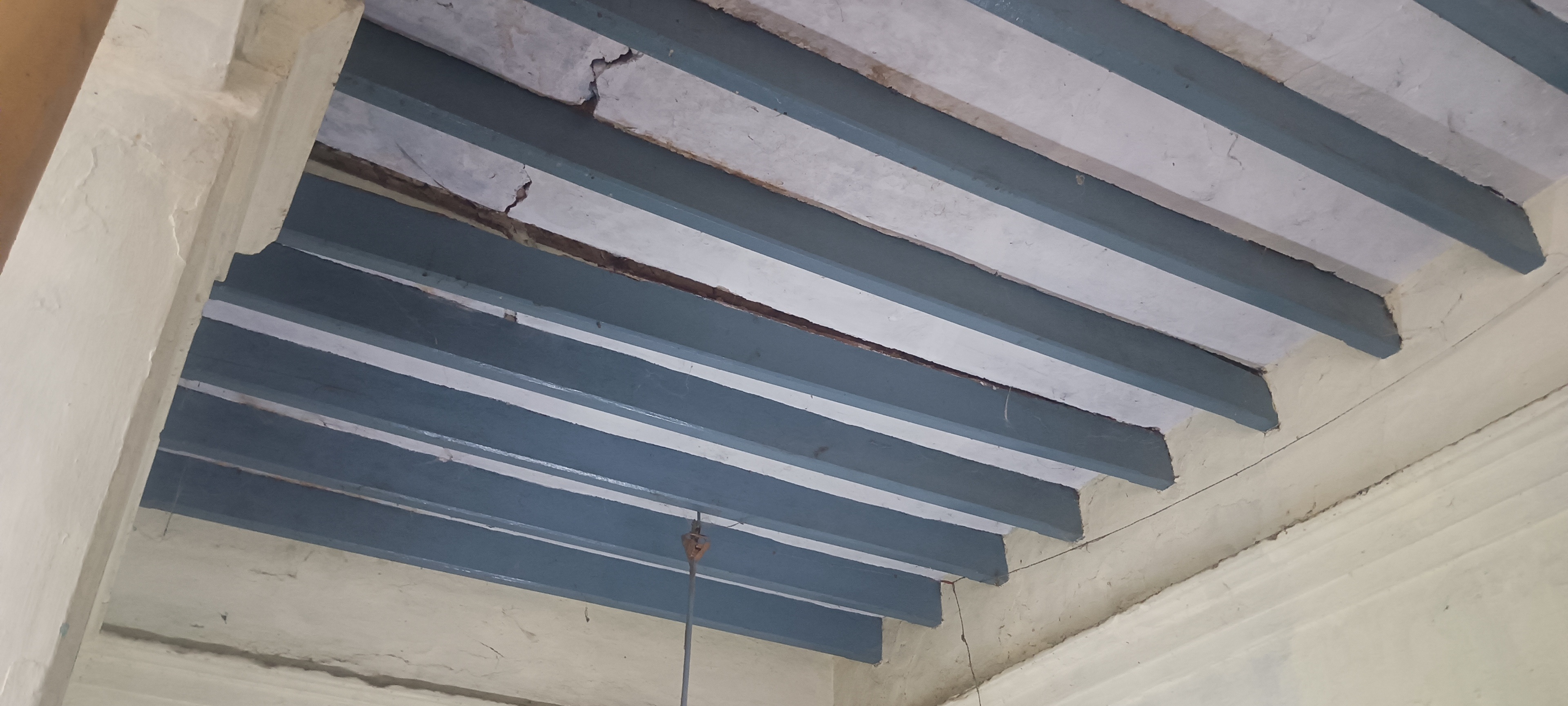 ప్రమాదభరితంగా సబ్‌రిజిస్ట్రార్‌ కార్యాలయం